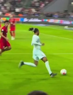 🇹🇷🧤Uğurcan Çakır’ın, Olise’nin şutu sonrası yaptığı muhteşem kurtarışının tribün…