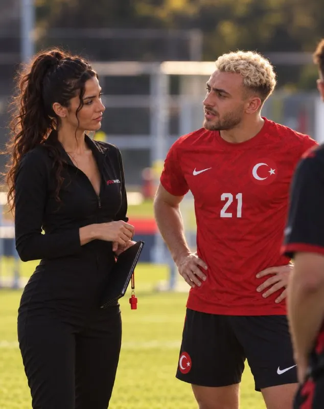 Antrenmanlar tamam, sıra başlama düdüğünde! 🇹🇷⚽️ Deniz, maç öncesi Barış Alper’le son…